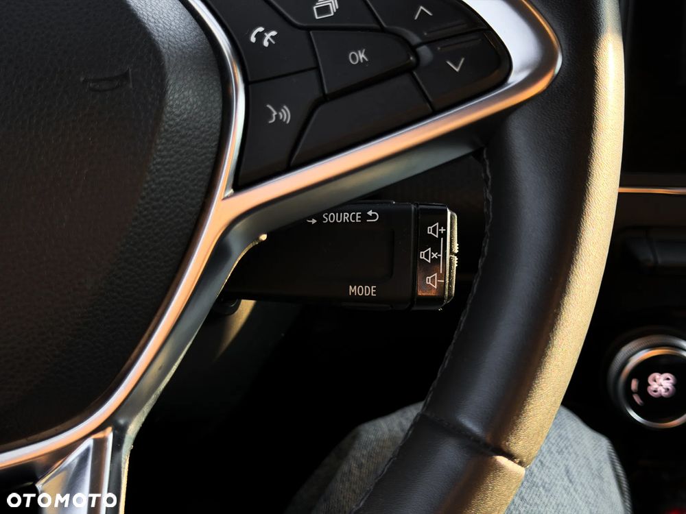 Renault Clio TCe 100 BUSINESS EDITION - 24