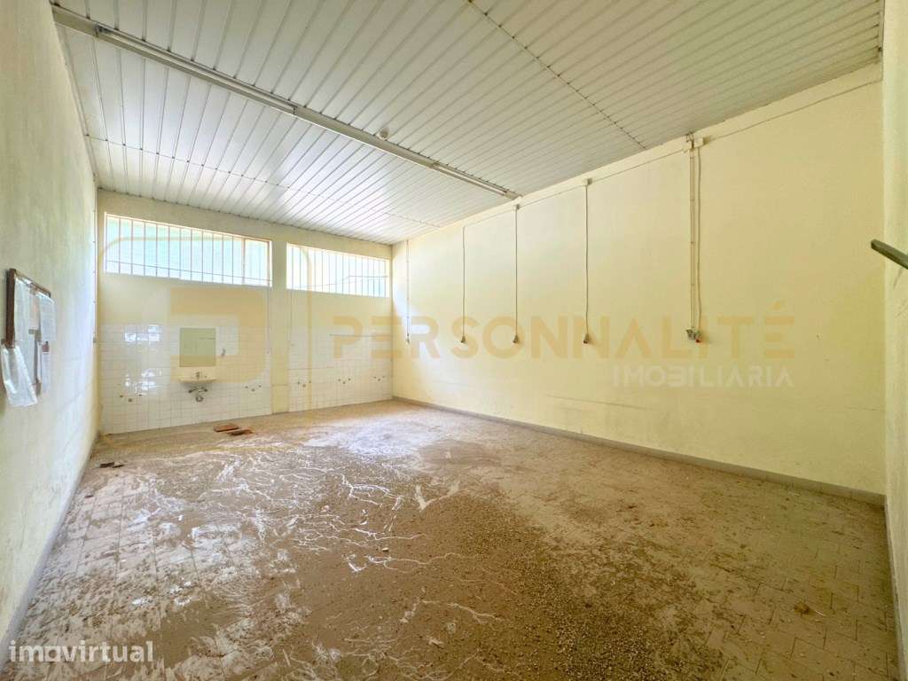 Armazém Industrial + 1000m2 área exterior - Grande imagem: 5/7