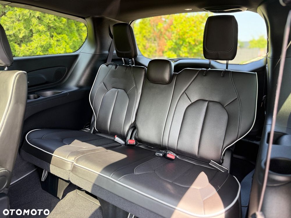 Chrysler Pacifica - 30
