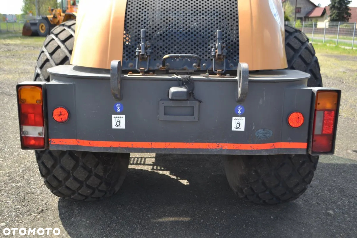Case 1110EX-D - 17