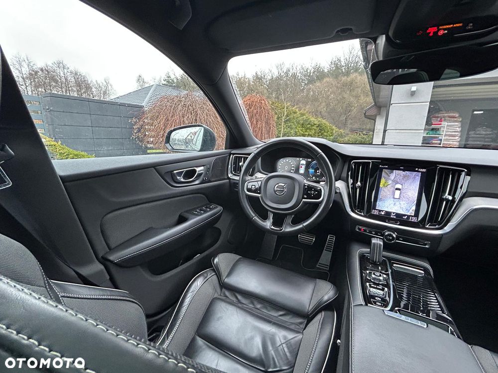 Volvo V60 T8 AWD Plug-In Hybrid R-Design - 9