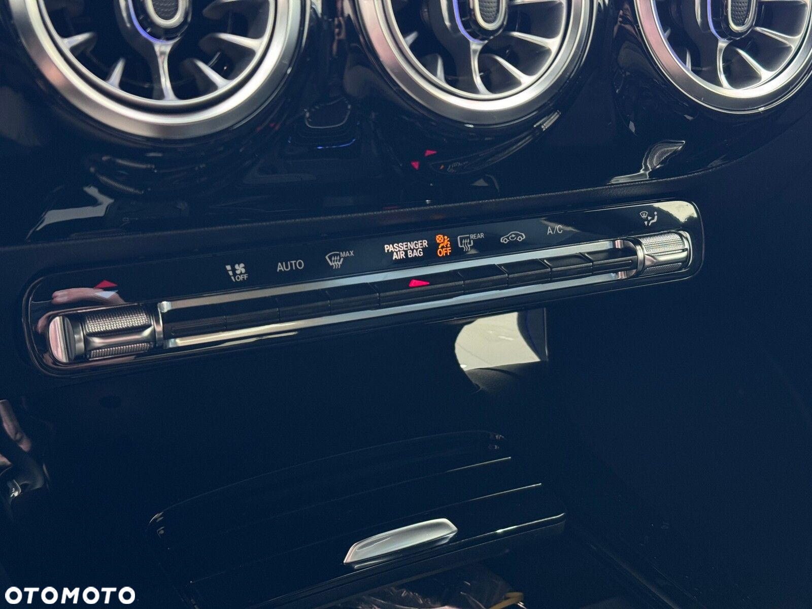 Mercedes-Benz CLA 200 AMG Line 7G-DCT - 23