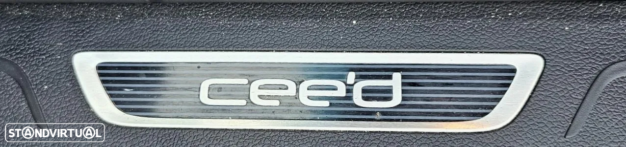 Kia Ceed SW 1.6 CRDi GT Line - 30