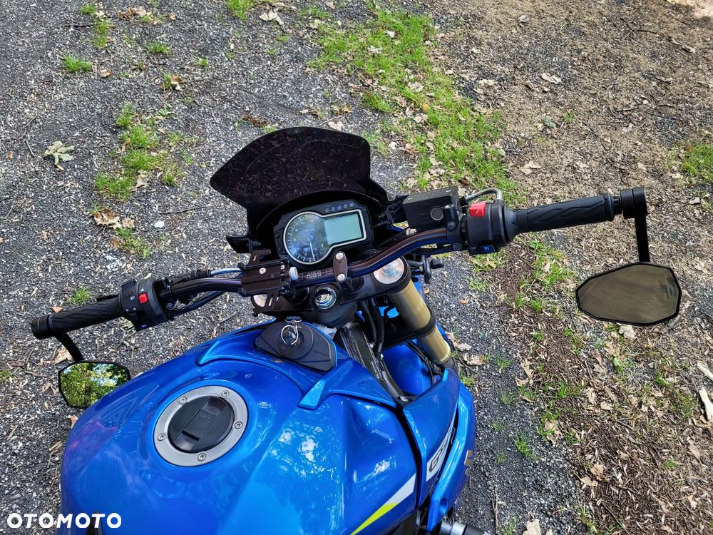 Suzuki GSR - 9