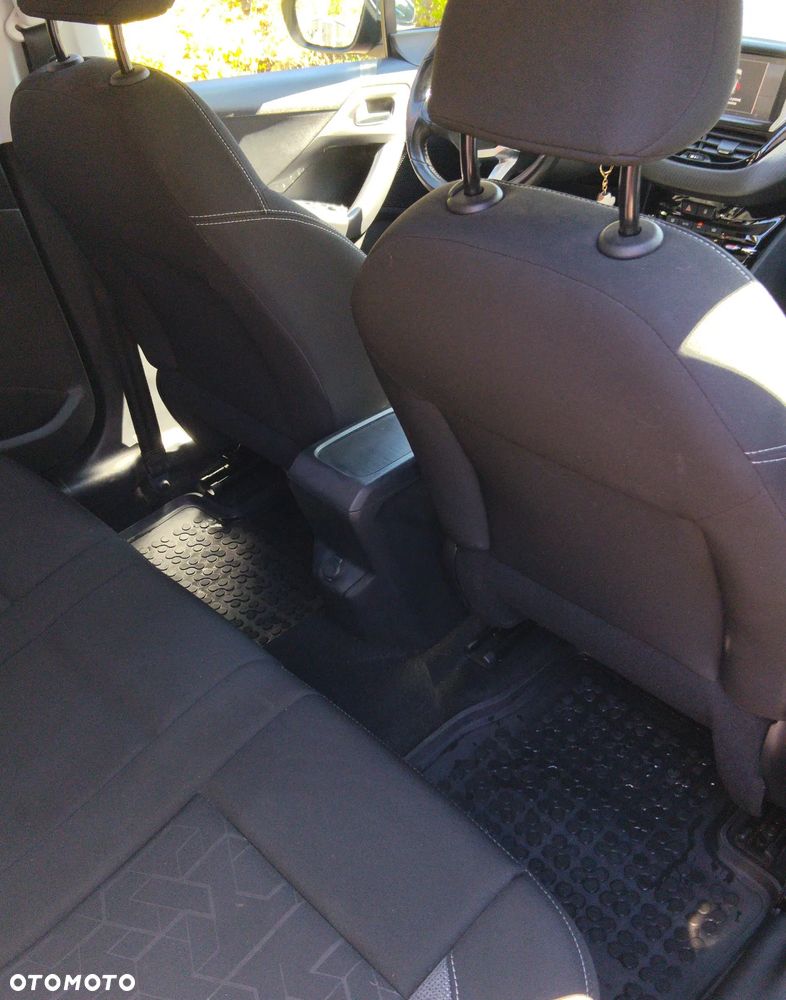 Peugeot 2008 1.2 Pure Tech Style S&S - 28