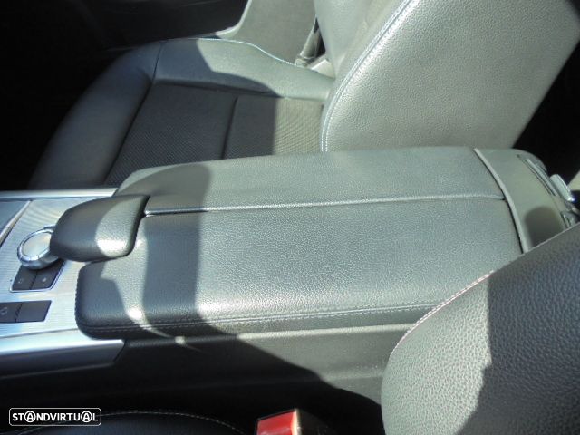 Mercedes-Benz E 300 Bluetec Hybrid Avantgarde - 12