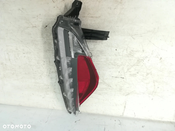 TOYOTA Prius IV lampa tył prawa w zderzak