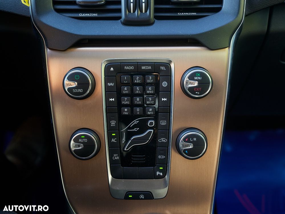 Volvo V40 D3 Geartronic Momentum - 28