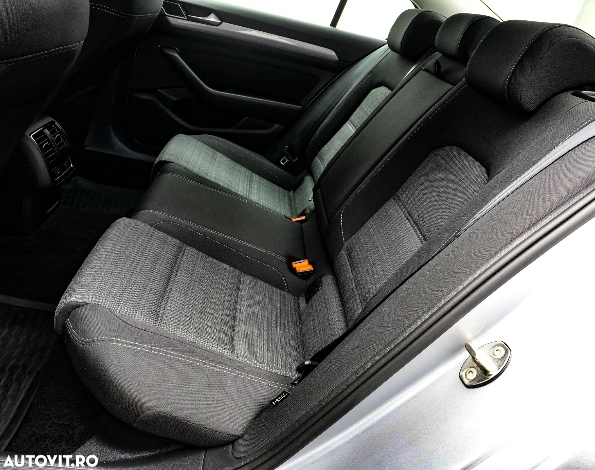 Volkswagen Passat 2.0 TDI DSG Comfortline - 16