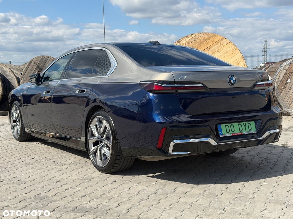 BMW i7 - 9