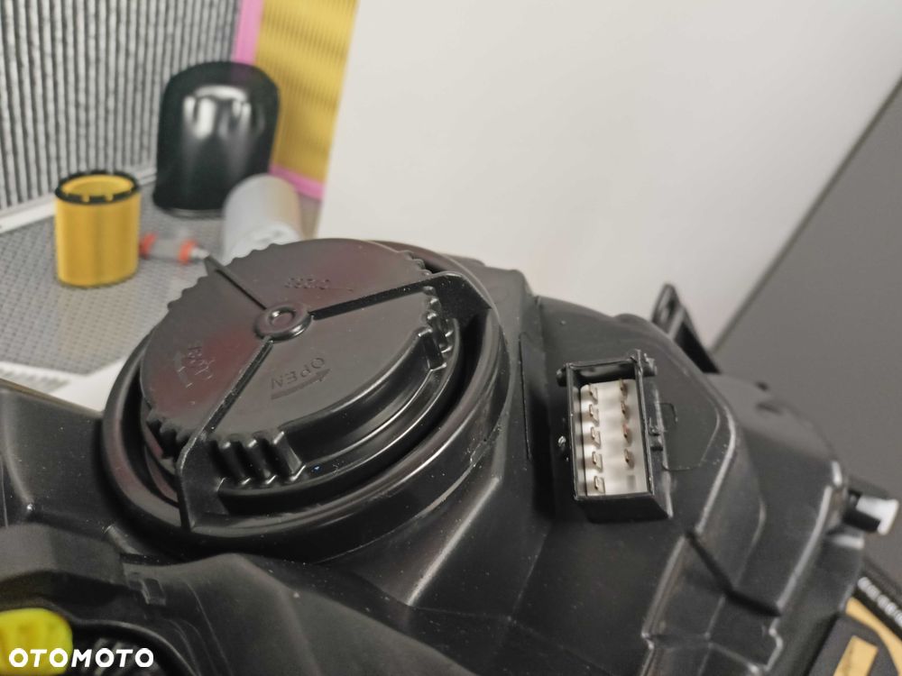 Opel Corsa D 11- Lampa/Reflektor przód lewy Czarny H7/H1 - 7