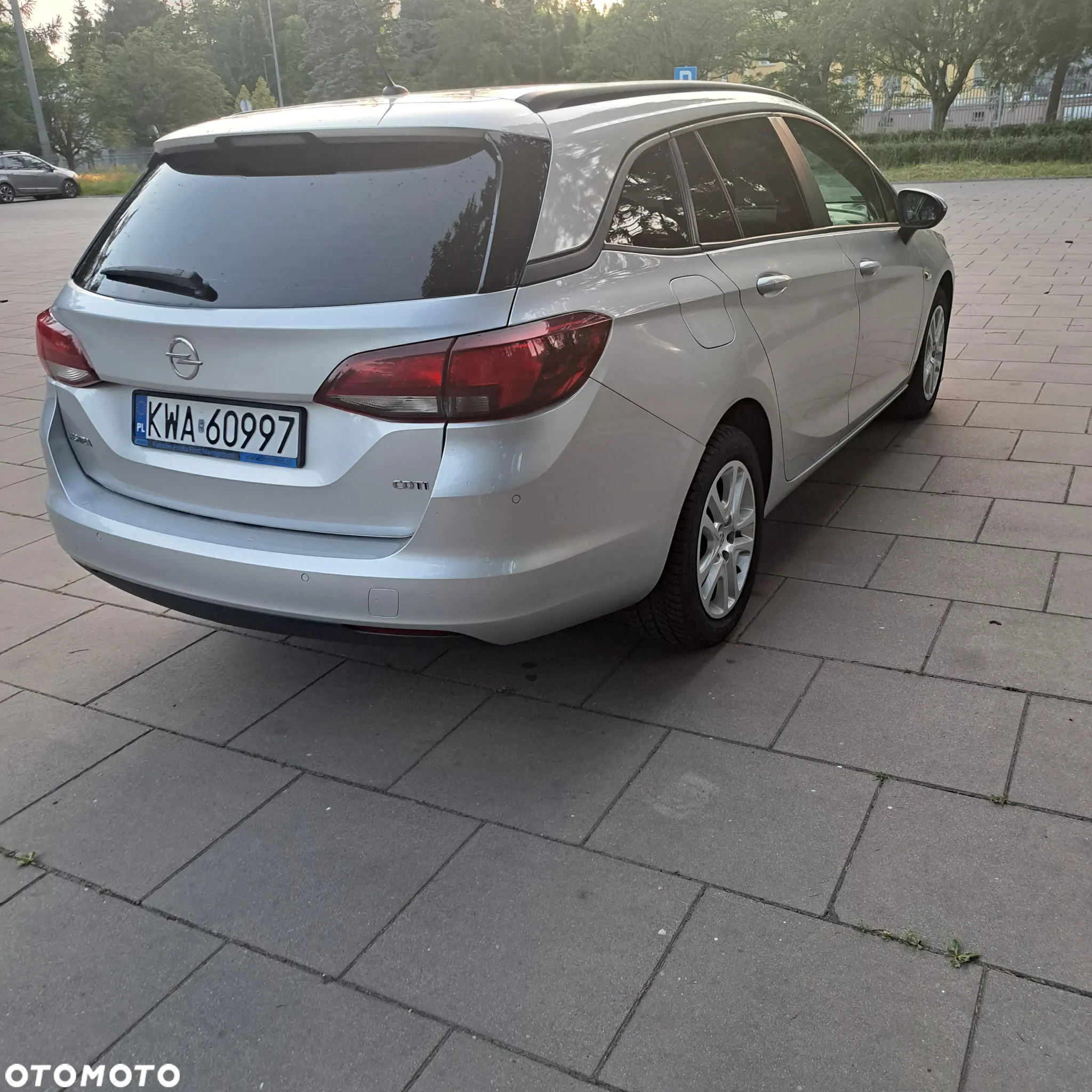 Opel Astra IV 1.6 CDTI Executive - 4