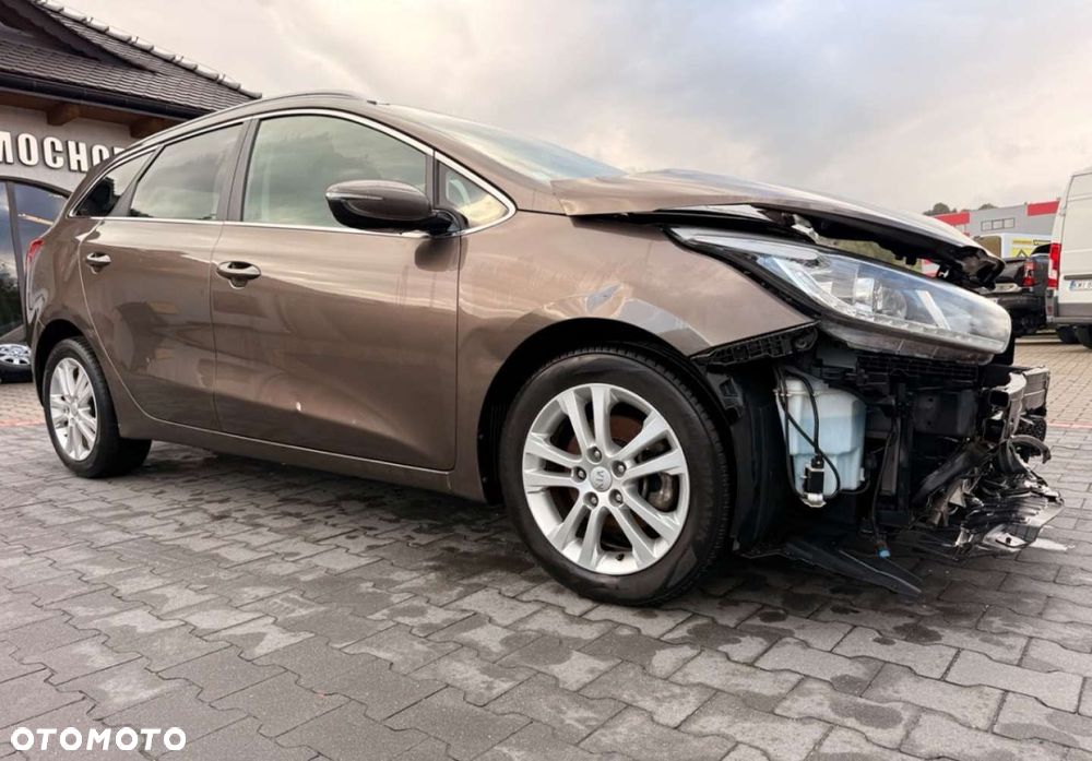 Kia Ceed - 10