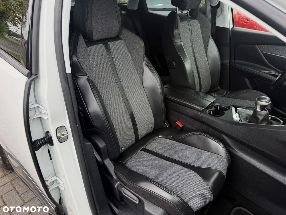 Peugeot 3008 PureTech 130 Stop & Start GPF Allure Business-Paket - 14