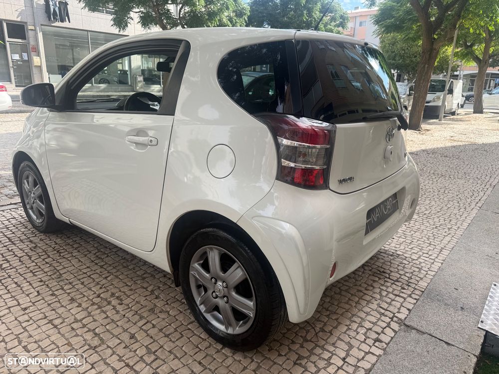 Toyota iQ 1.0 VVT-i Essential+AC - 4