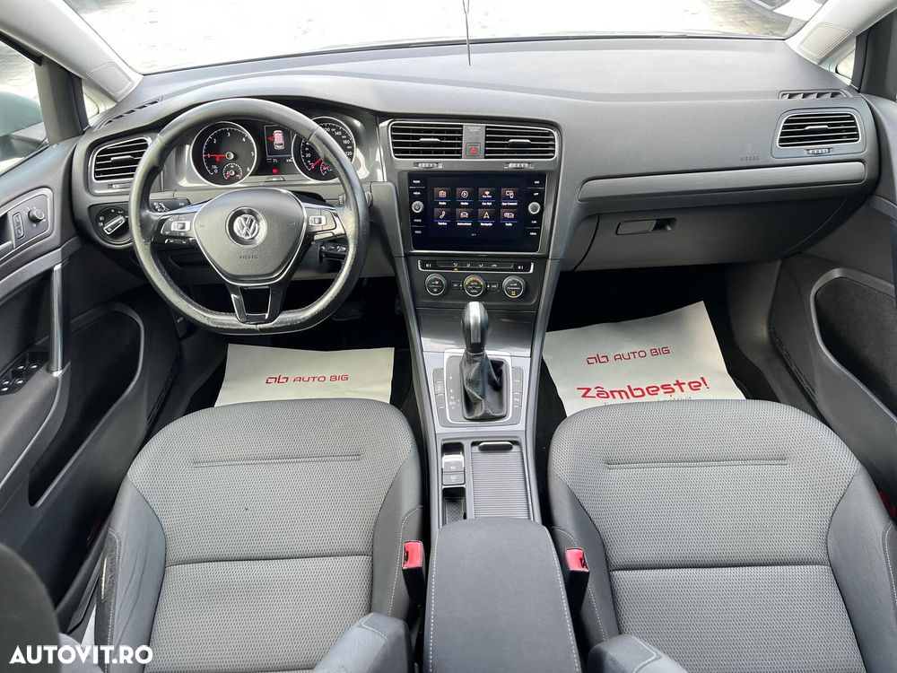 Volkswagen Golf - 22