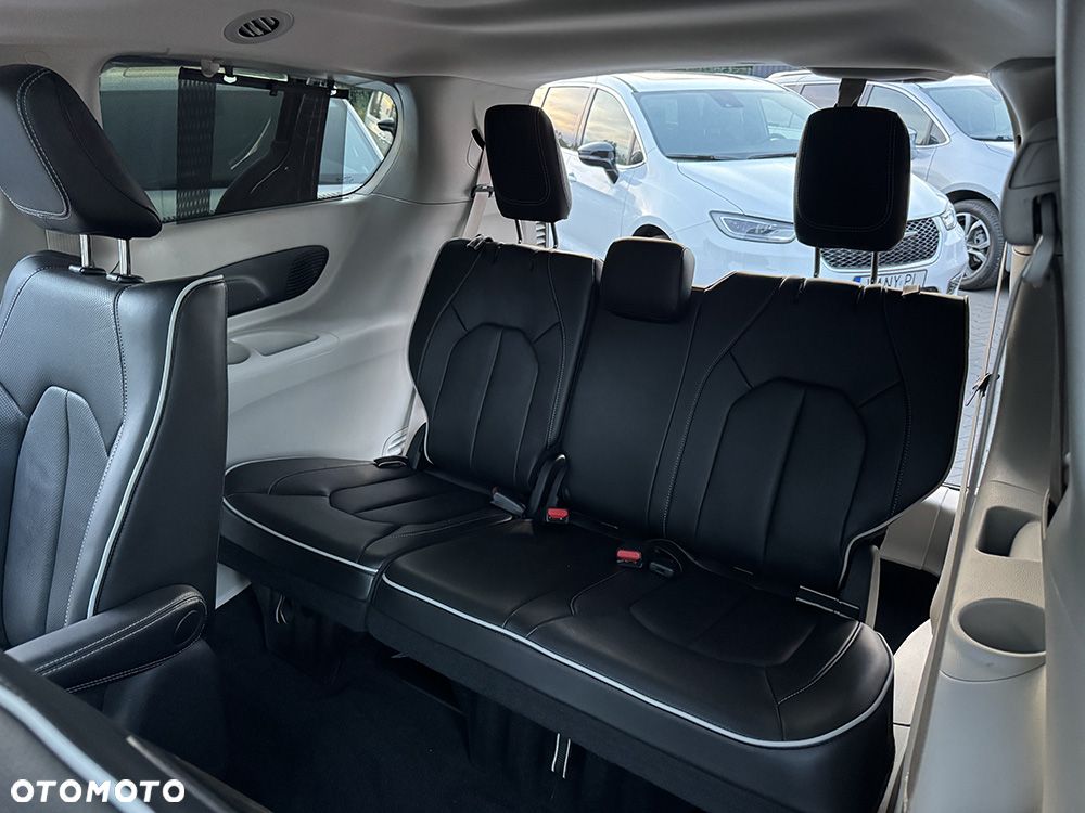 Chrysler Pacifica - 23
