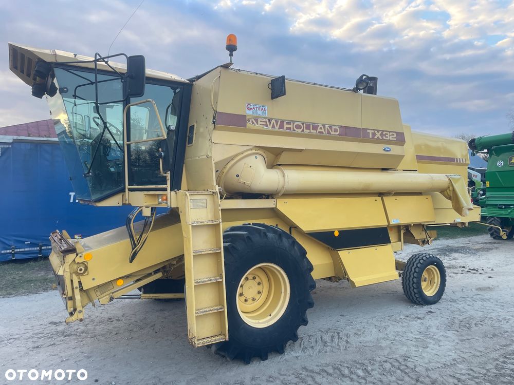 New Holland TX 32 - 1