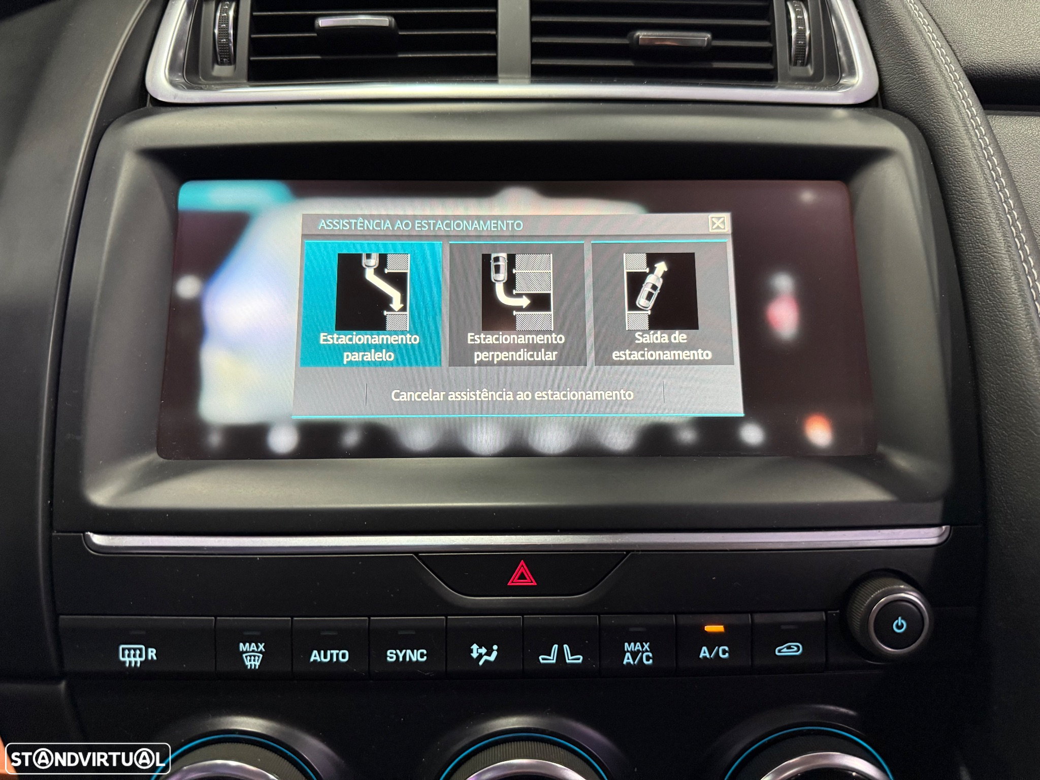 Jaguar E-Pace 2.0 i4D R-Dynamic S AWD Aut. - 30