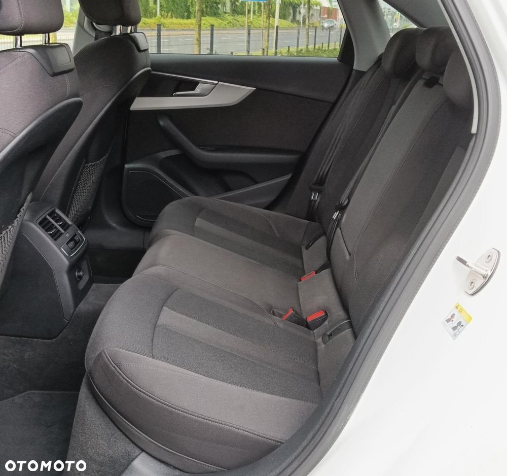 Audi A4 Limousine - 16