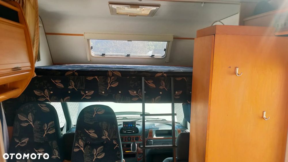 Mercedes-Benz Sprinter - 25