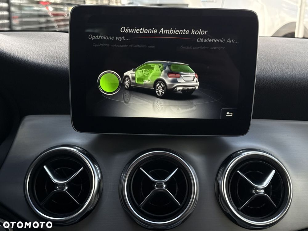 Mercedes-Benz GLA 200 7G-DCT AMG Line - 29
