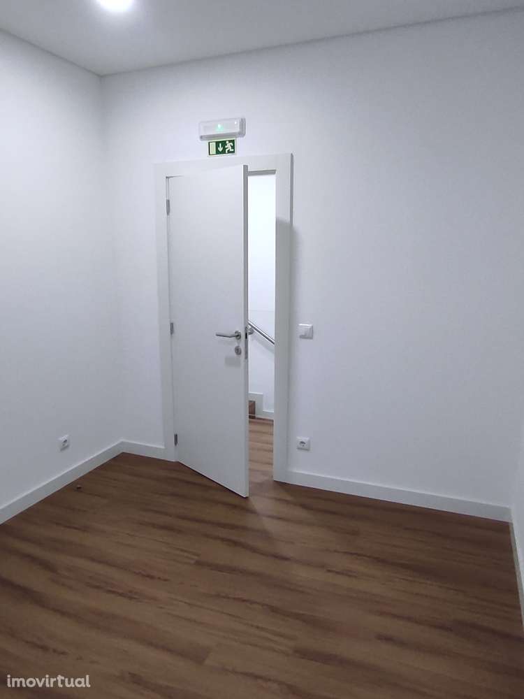 Escritórios / Salas para Arrendar - Grande imagem: 2/7