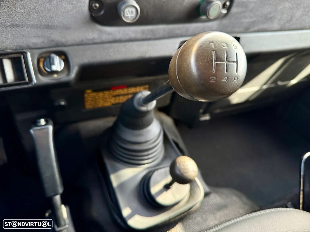 Land Rover Defender 90 2.5 TD5 Metal Top - 17