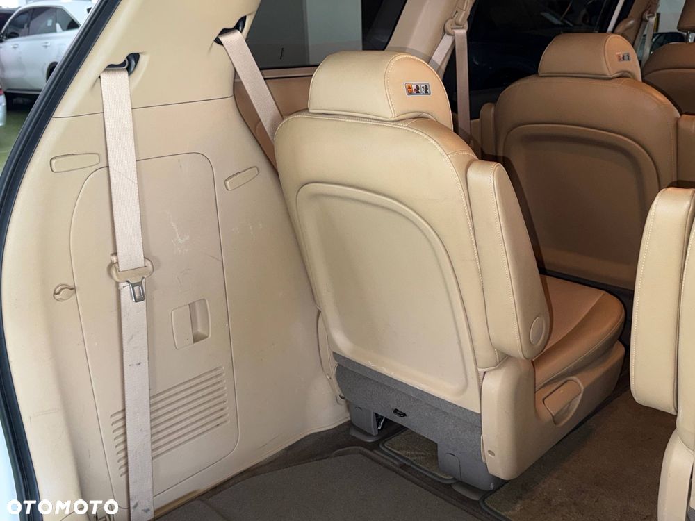 Kia Carnival - 20