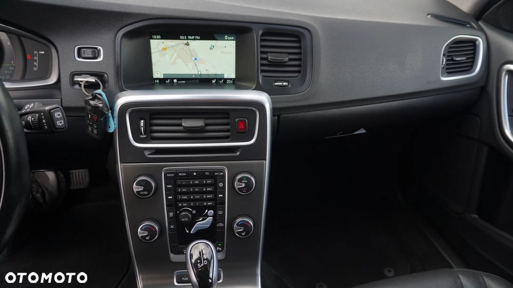 Volvo V60 D6 AWD Plug-in Hybrid Momentum - 35