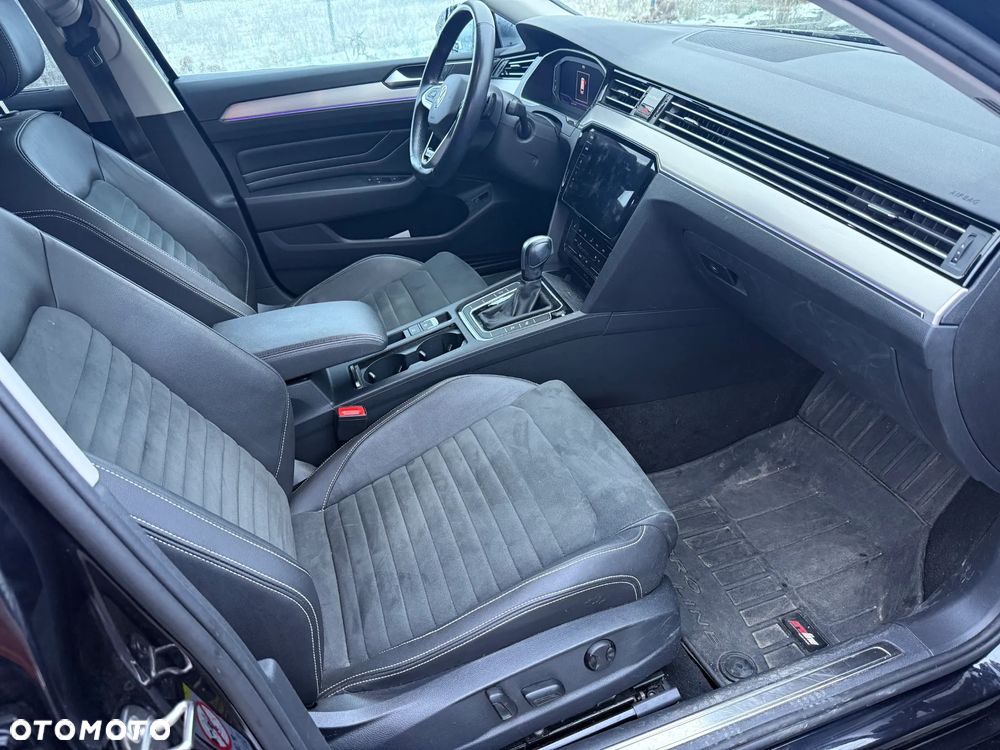 Volkswagen Passat 2.0 TDI SCR DSG 4Motion Elegance - 8