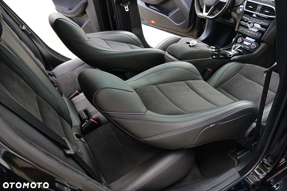 Infiniti Q30 2.0t DCT AWD Sport City Black - 25