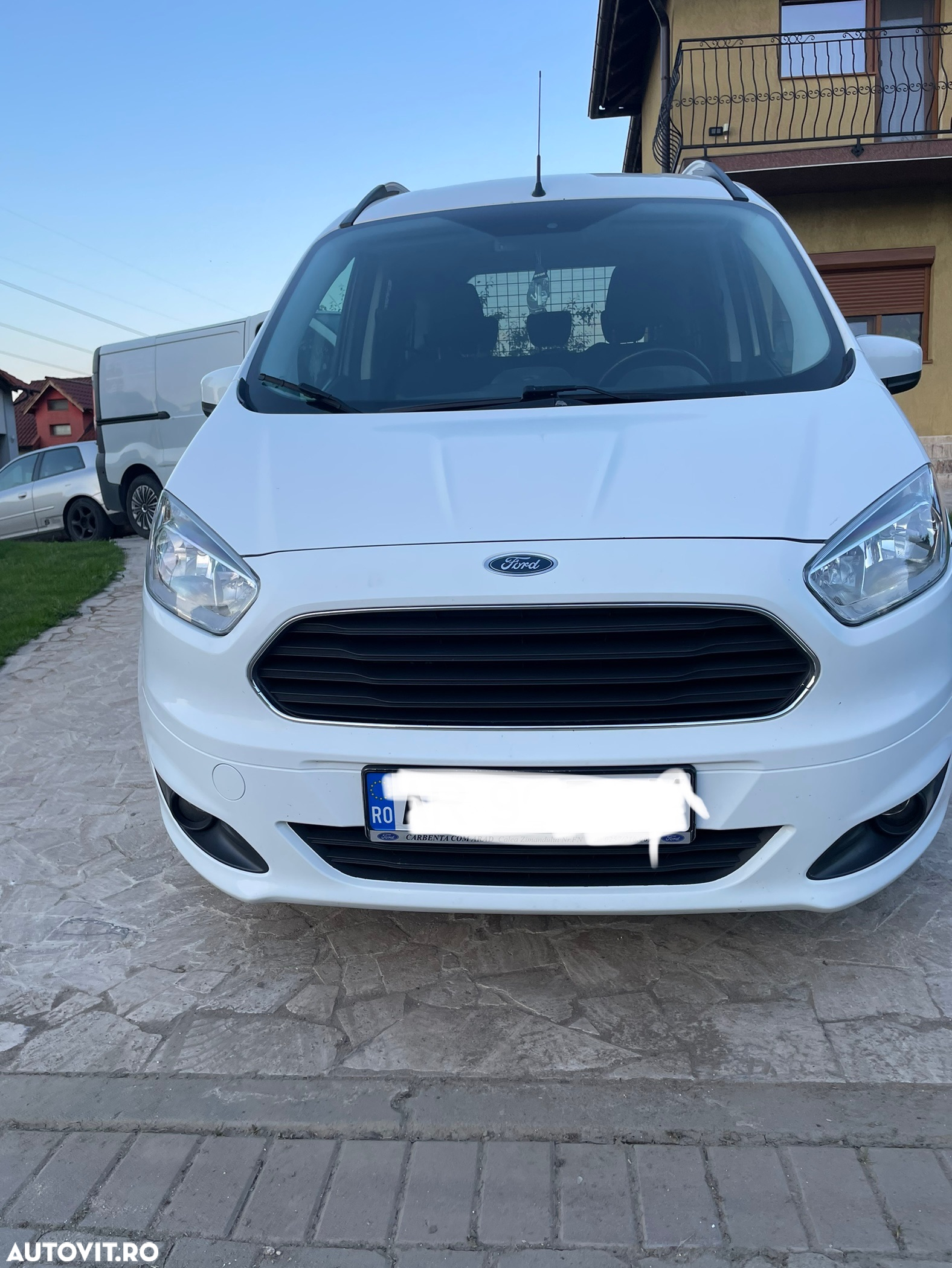 Ford Tourneo Courier 1.5 TDCi Titanium - 2