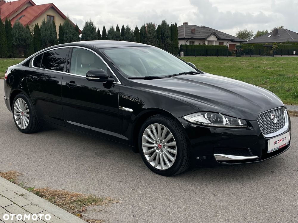 Jaguar XF 2.2 D Premium Luxury - 30