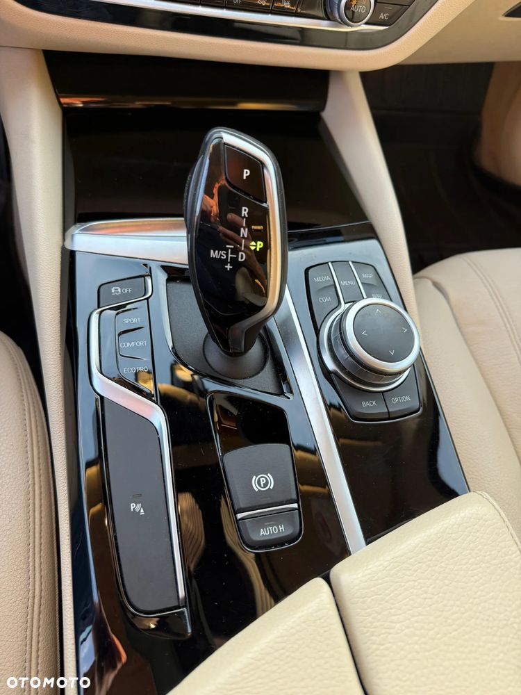 BMW Seria 5 520d - 24