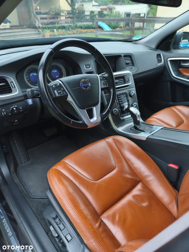 Volvo V60 D5 Geartronic Summum - 10