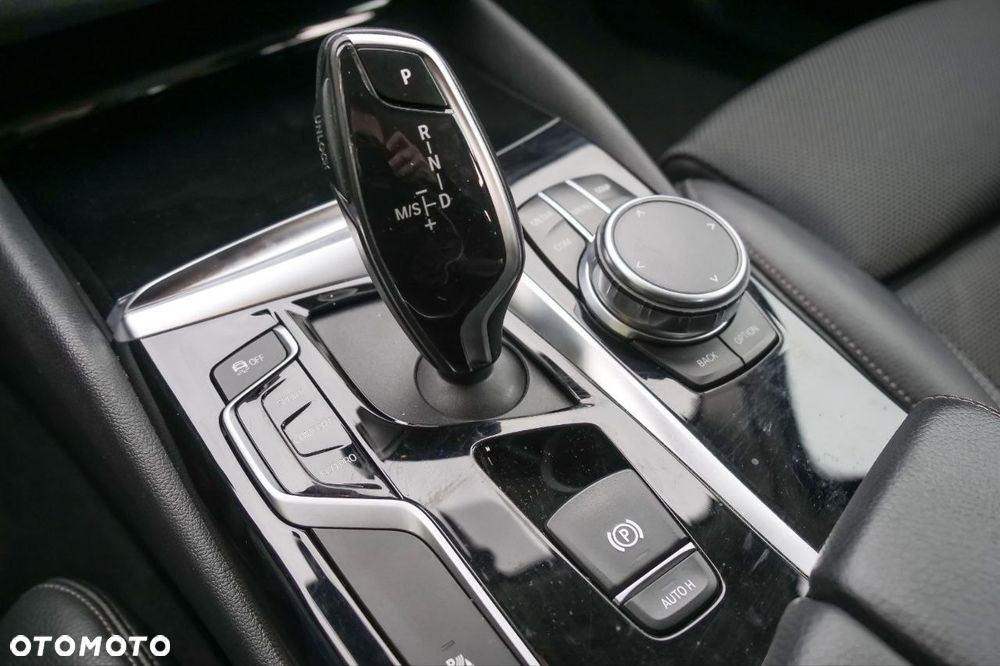 BMW Seria 5 518d Luxury Line sport - 17