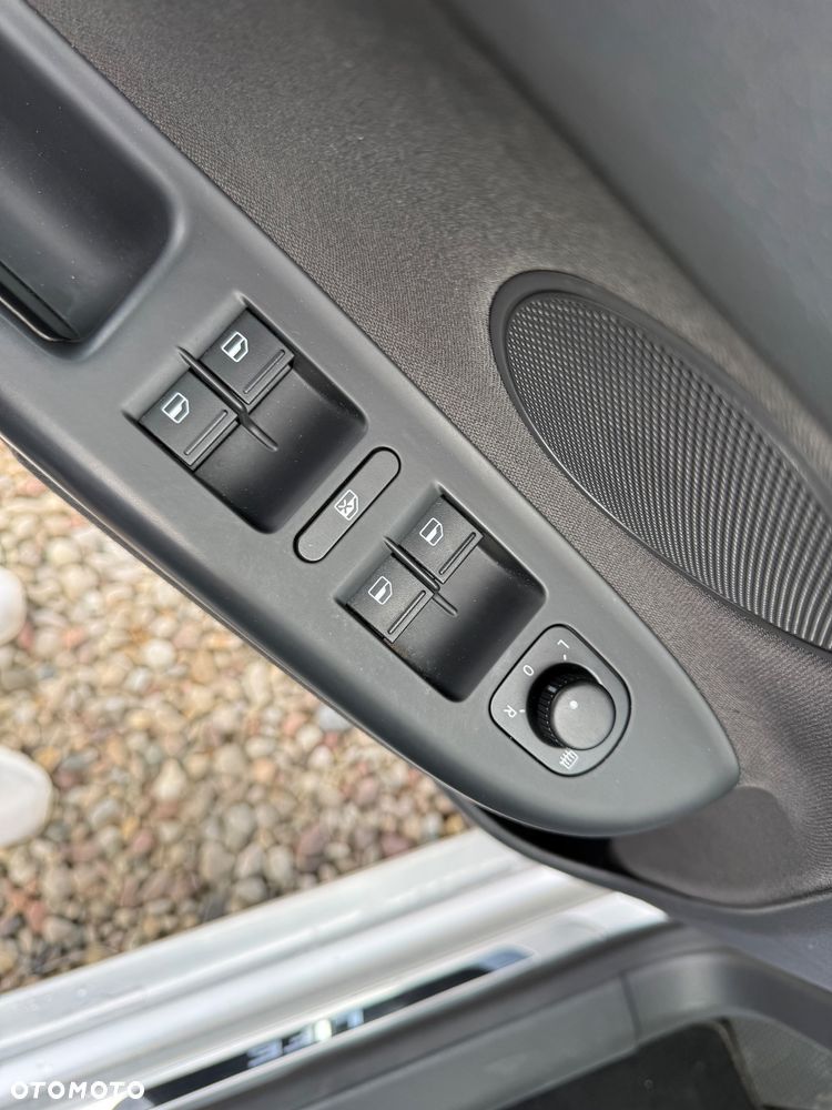 Volkswagen Golf Plus 1.6 TDI DPF Life - 27