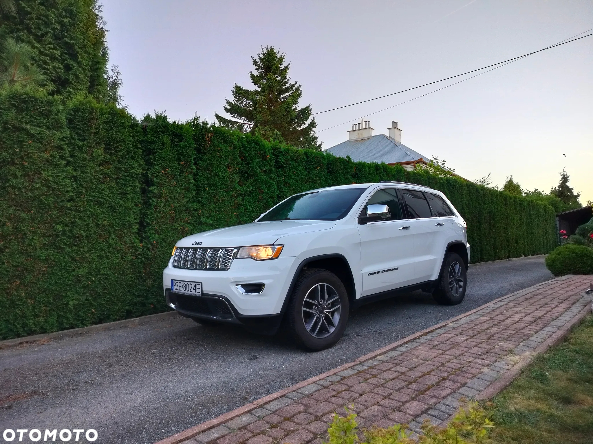 Jeep Grand Cherokee - 21