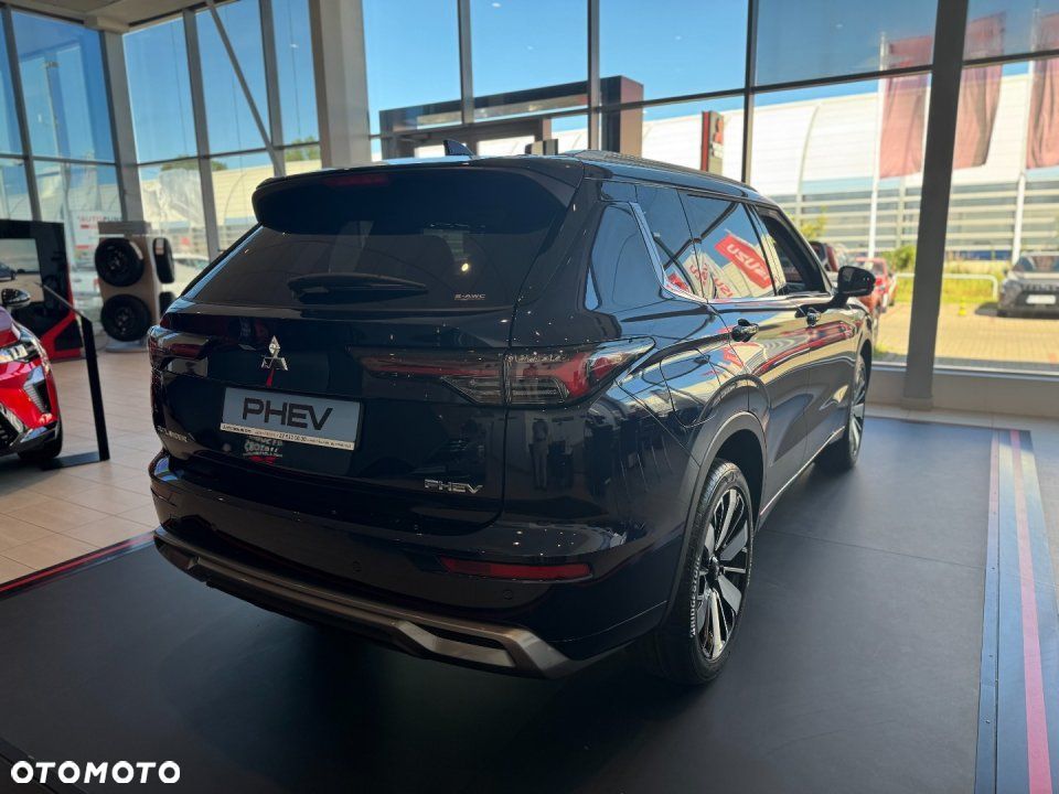 Mitsubishi Outlander - 4