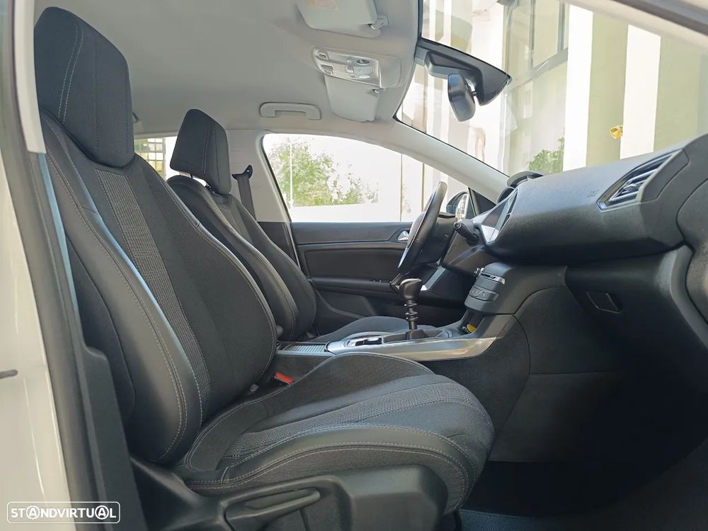 Peugeot 308 1.2 PureTech Allure - 19