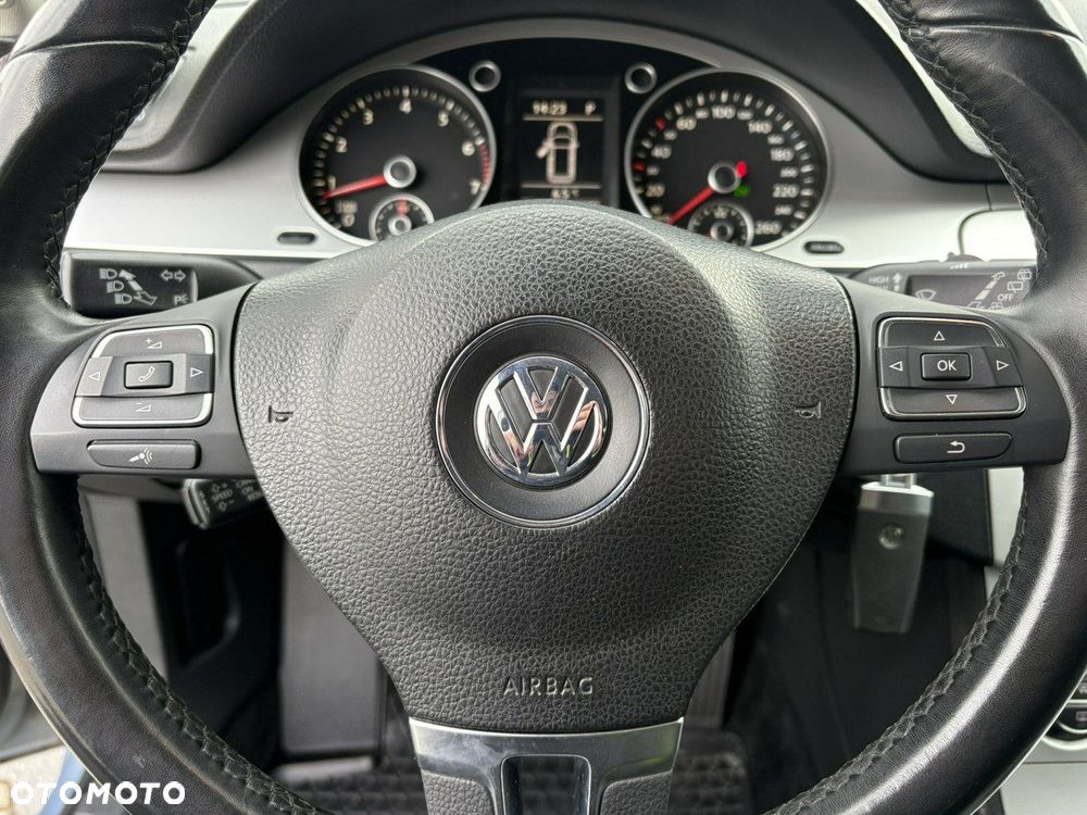 Volkswagen Passat - 24