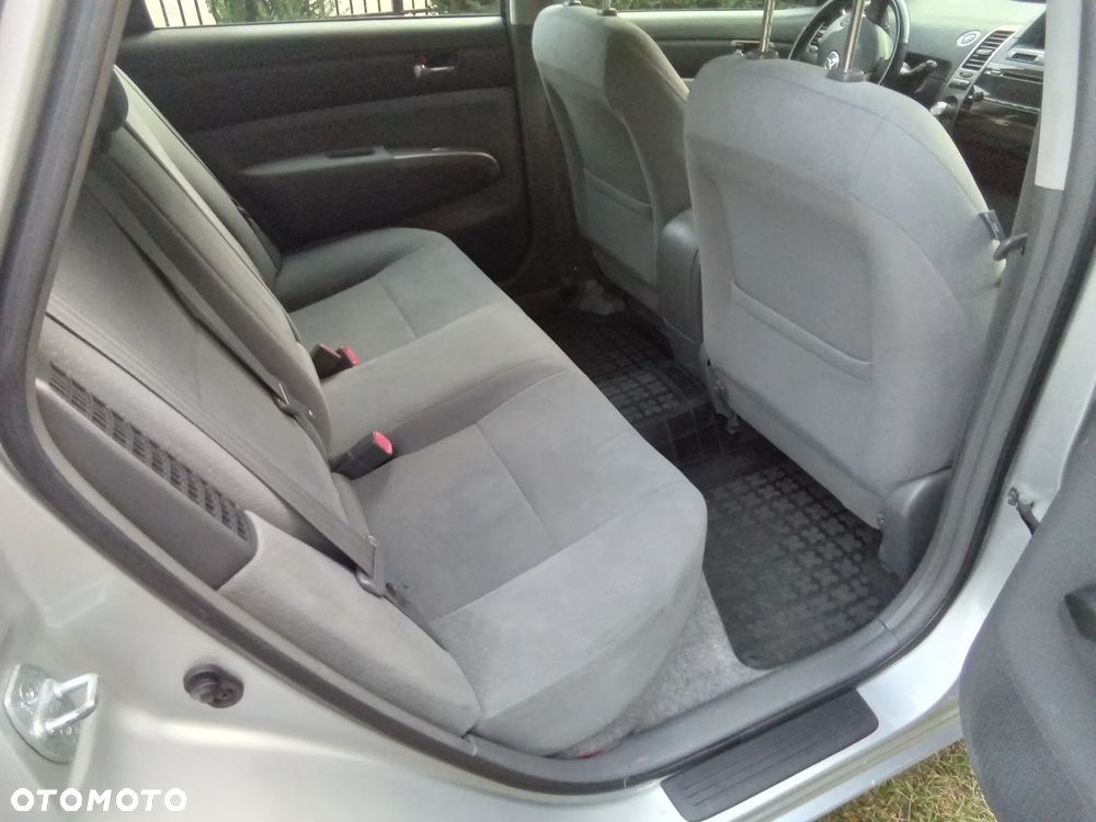 Toyota Prius 1.5 VVT-i Sol - 12