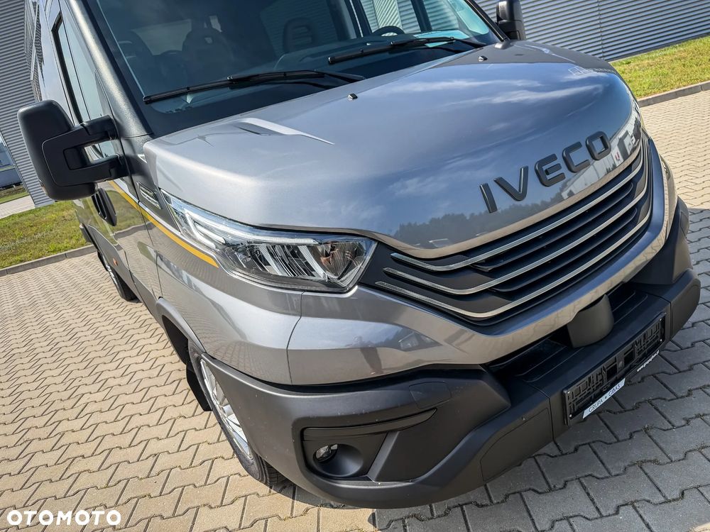 Iveco Daily 35S16A8 V - Furgon Brygadowy 7 osobowy 50 Lecie IVECO od ręki - 17