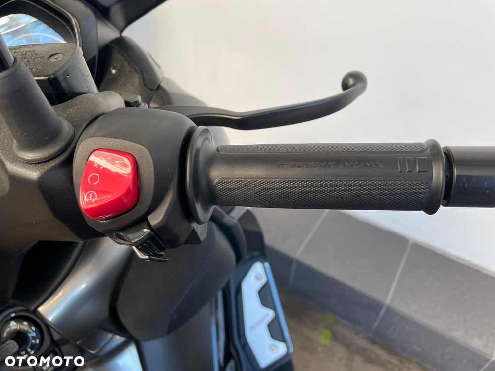 Yamaha X-max - 12