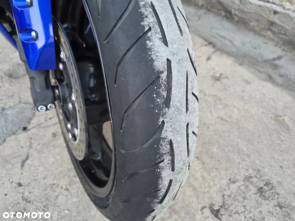 Yamaha R1 - 4