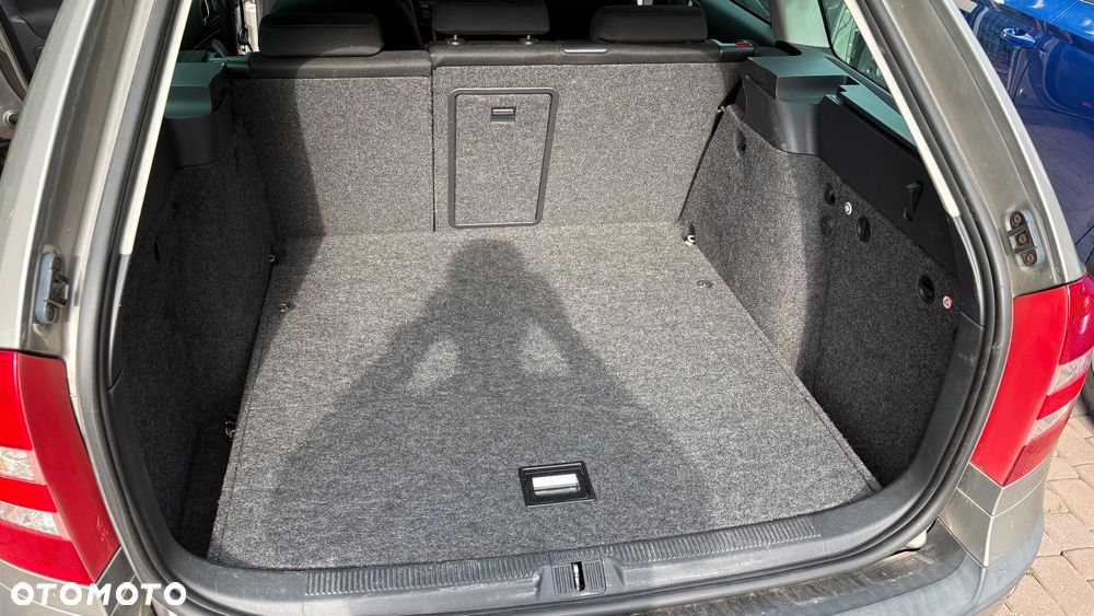 Skoda Octavia 2.0 FSI Ambiente - 9