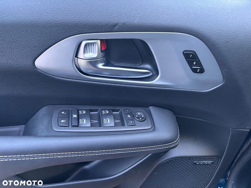 Chrysler Pacifica - 14