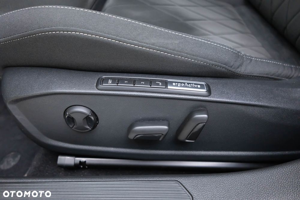 Volkswagen Golf - 22