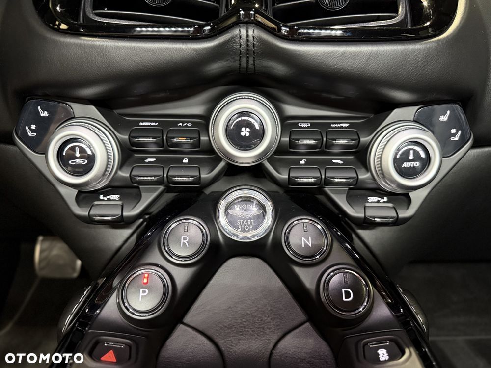 Aston Martin Vantage - 17